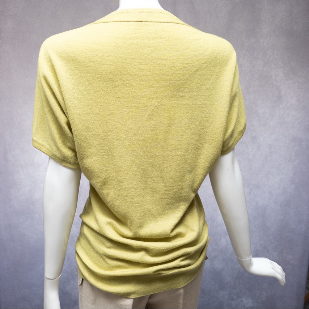 Cashmere Loro Piana vintage short sleeve top, yellow w/ goldtone branding detail - Picture 7 of 10